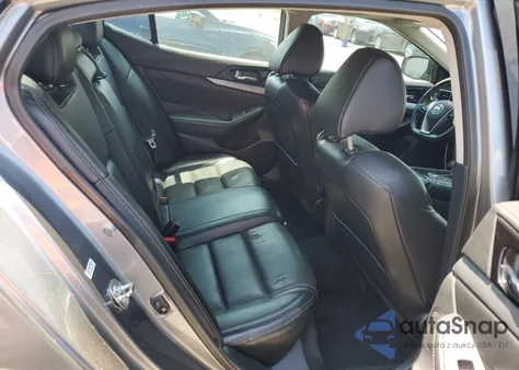 2016 Nissan Maxima 3.5S z USA, uszkodzony, nr VIN 1N4AA6APXGC384898